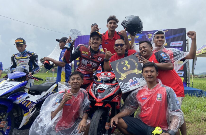 Tampil Tenang Di Trek Basah Aqsal Ilham “M2S Kalteng” Sukses Raih Podium Di Kejurnas Motoprix Tasikmalaya Seri 2 Race 1