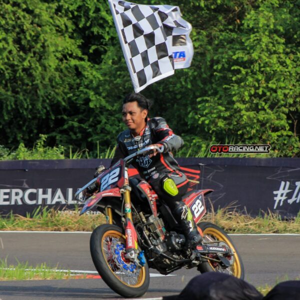 Kejurnas Superchallenge Supermoto Subang 2024 : Benaya Farel Jawara Moto 1 Final 180 Junior