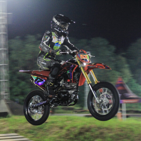 Supermoto Subang 2024 : Dua Rider Alami Trouble Kaki – Kaki H. Candra “Cs Sport Collection SMI Tasikmalaya Kuramo” Puas Karna Sempat Tarung Di Barisan Depan!!!