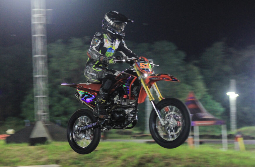 Supermoto Subang 2024 : Dua Rider Alami Trouble Kaki – Kaki H. Candra “Cs Sport Collection SMI Tasikmalaya Kuramo” Puas Karna Sempat Tarung Di Barisan Depan!!!