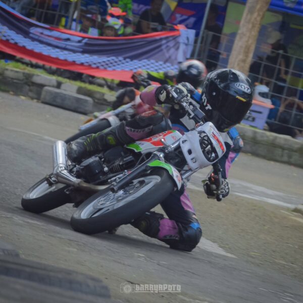 Final Kejurda IMI Jabar : RX King STD 140cc Corner Alwana Motor Cianjur Masih Pertahankan Podium Terbaik, Pelakunya Rizal Rismawan!!