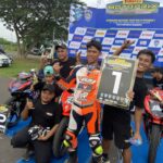 Perdana Tarung di Kelas Expert, Akbar Abud Menangi Race 1 UB150 Motoprix Seri 1 Surabaya