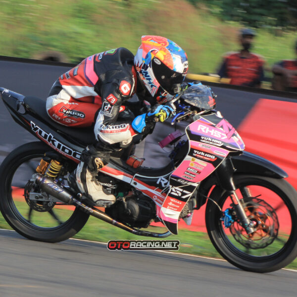 Super Prix Seri 1 Semarang : Ketat! Tiga Pembalap Tembus 47 Detik di Kualifikasi Bebek 4Tak 130cc Novice, M. Yudi Tercepat