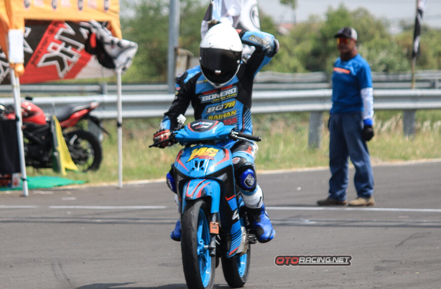 Tanpa Rem Belakang, Febrian Yusuf ‘Bonero Racing’ Juara Bebek 2Tak 125cc Novice di MCR Seri 2
