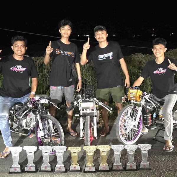 Nanda Kotak Dan M. Alif ‘UD Tani Afdhal’ Sukses Jadi Jawara di Tiga Kelas Bergengsi dan Borong Podium di Drag Bike Seri 2 Takalar