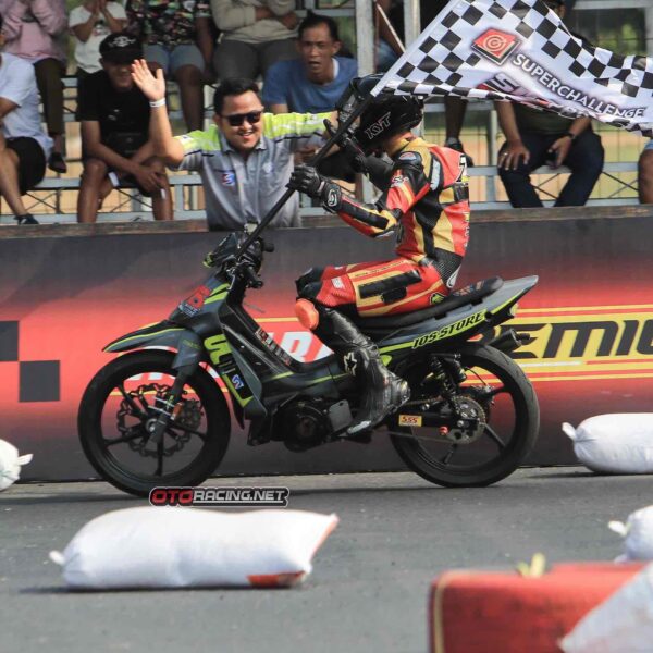 Tomy Salim ‘IOS Store Tarpan DS 111’ Belum Tergeser di Pertarungan Bebek 2Tak 116cc Jatim!