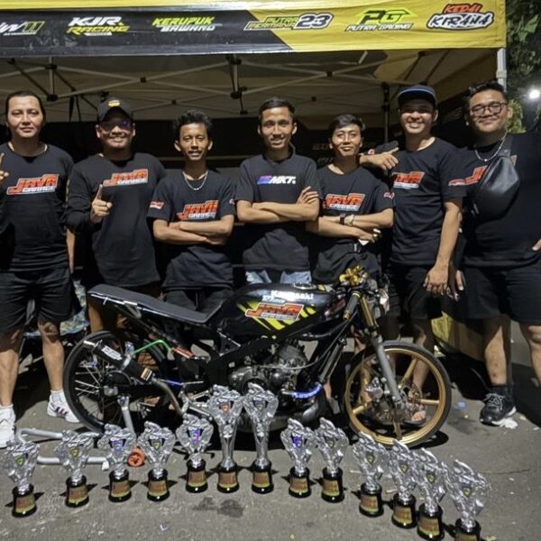 Turunkan Dua Pembalap, Java Garage Cilacap Borong 14 Piala dan Dua Gelar Juara Umum di Drag Bike Pekalongan 2026