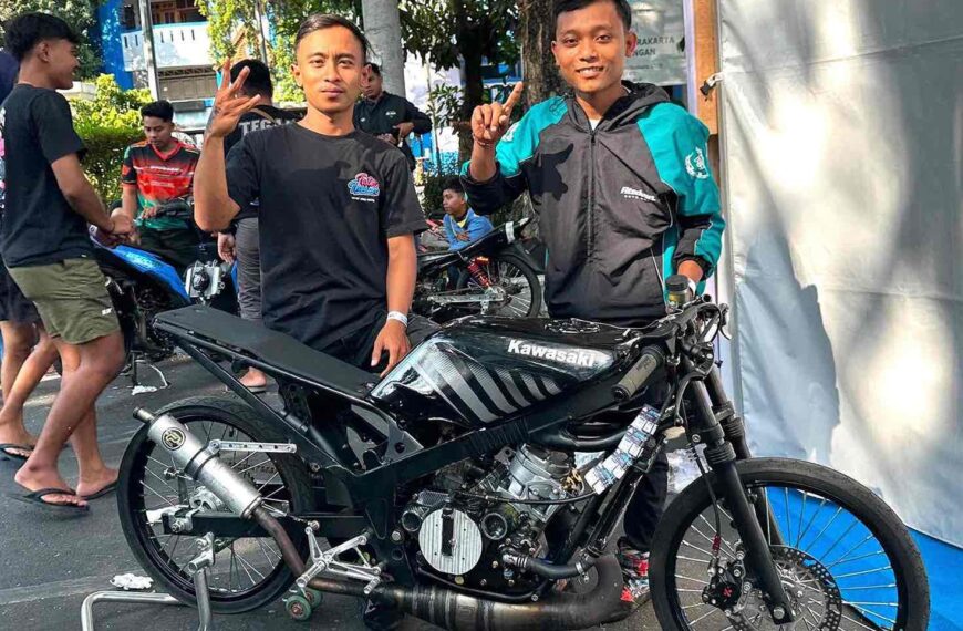 Prepare Sendiri, Naik Sendiri! Deska Bawa Ninja Vintage Series Jombang Juara di Dragbike Solo