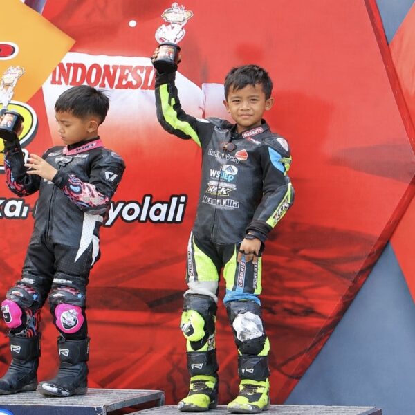 Siswa MI Ma’arif NU Candirego Kebumen, Shaquille Taqqi Raih Podium di Casytha Manahadap Road Race Seri 2 Boyolali